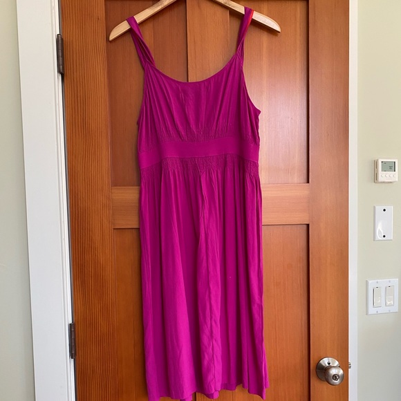 Flowy comfy dress in a beautiful vibrant color. Size medium - Picture 2 of 3